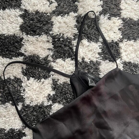 Forever-21 Women's Black and White Crop-top - Picture 3 of 4